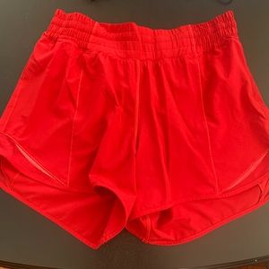 Lululemon Hotty got lined 4” shorts